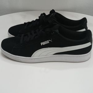 Black and white Pumas